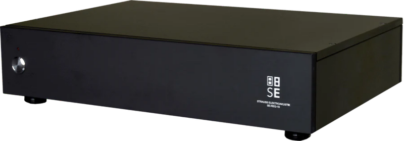 Front three-quarter perspective view of the STRAUSS ELEKTROAKUSTIK SE REQ-1S Recording Equalizer on a checkered background, showcasing its minimalist dark grey chassis, precision analog control knob layout, and the white vertical SE block brand logo on the faceplate.